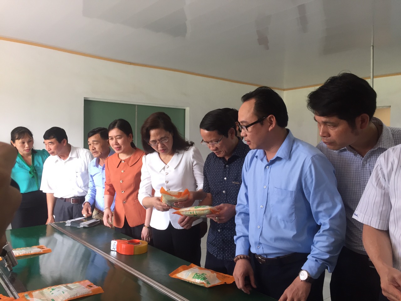 THĂM QUAN NHÀ MÁY SẢN XUẤT TRÀ THẢO DƯỢC THÁI HƯNG